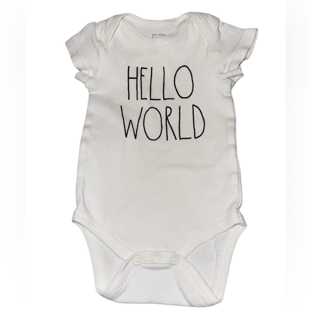 (3/10$) NWOT Rae Dunn Baby 3-6M Unisex Onesie/Bodysuit “Hello World”